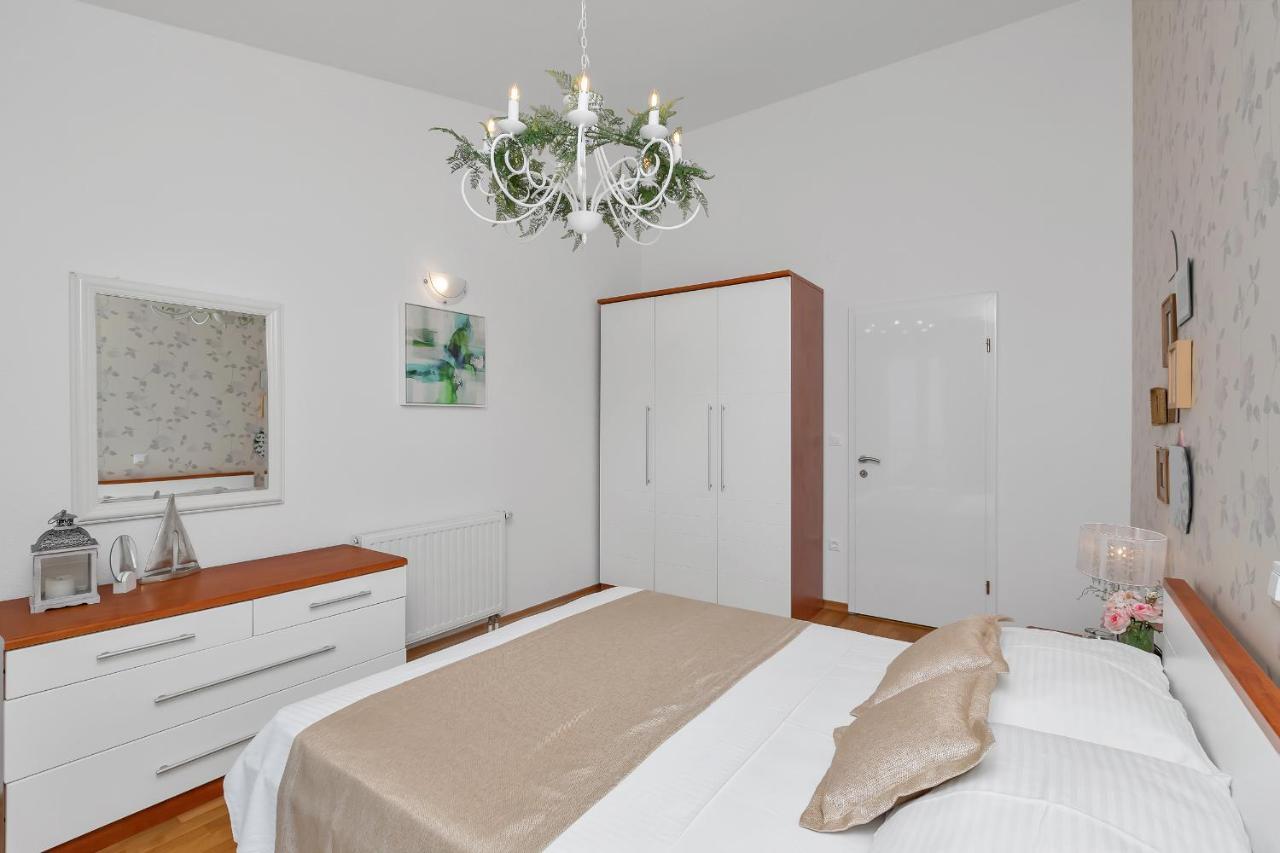 Villa Vesna With Heated Pool